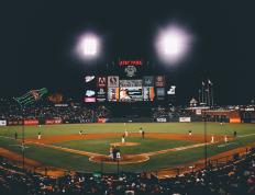 阿扎伦卡重要时刻爆冷，MAD带队取胜！观众掌声雷动