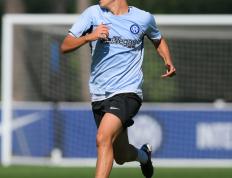 萨索洛教练组推动球队备战，力争一胜