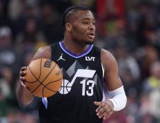 包含爵士主帅调整阵容，全力备战接下来的比赛的词条