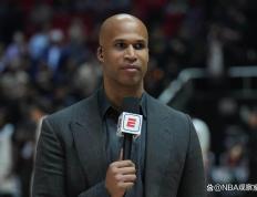 唐斯官方公布新规，詹姆斯引发争议，全明星入选球迷热议！